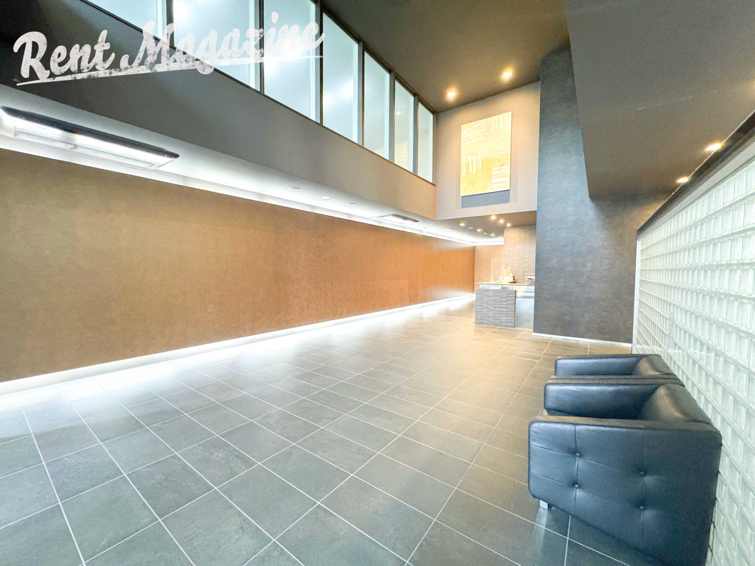 焼きたてパンをかじって、のんびり散歩